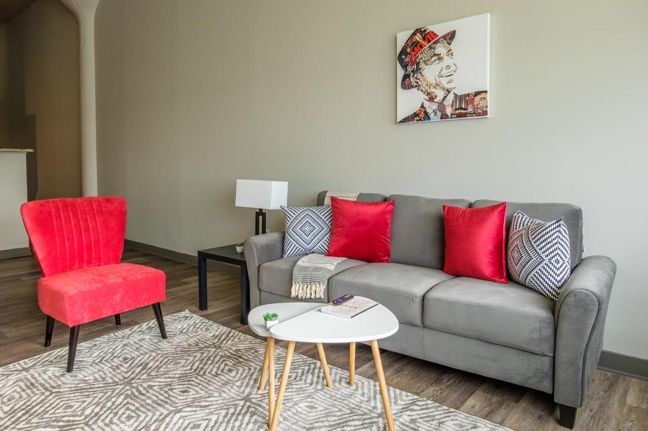 Apartment Frontdesk Waterfront Apts Downtown *
